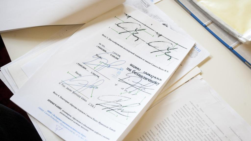 Estudio grafológico que una juez le impidió presentar a Javier y que habría demostrado que él no autorizó la inseminación de su exmujer.