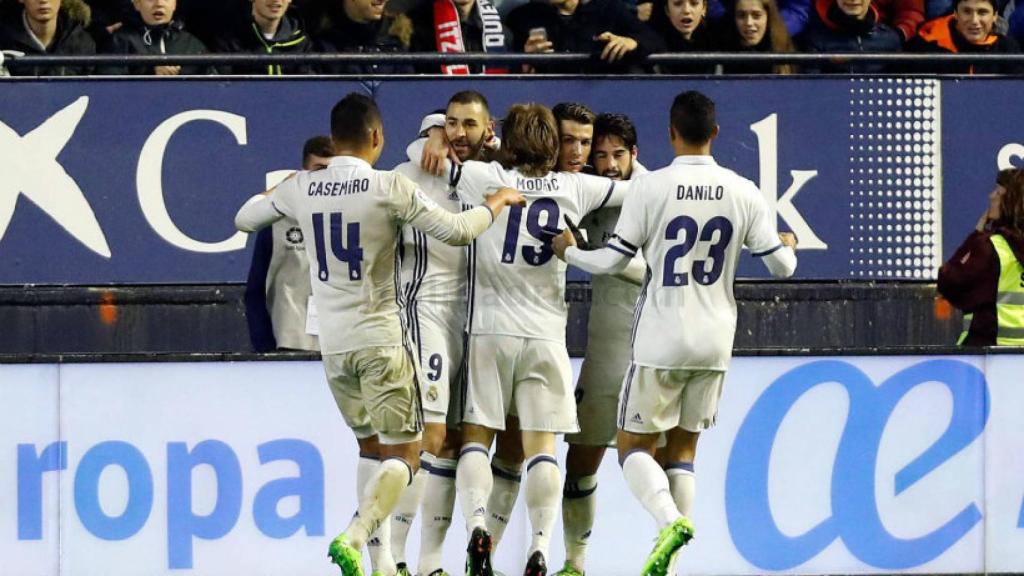 Los jugadores del Real Madrid celebrando un gol