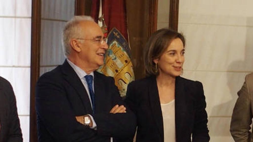 José Ignacio Ceniceros y Cuca Gamarra, en el centro de la imagen.