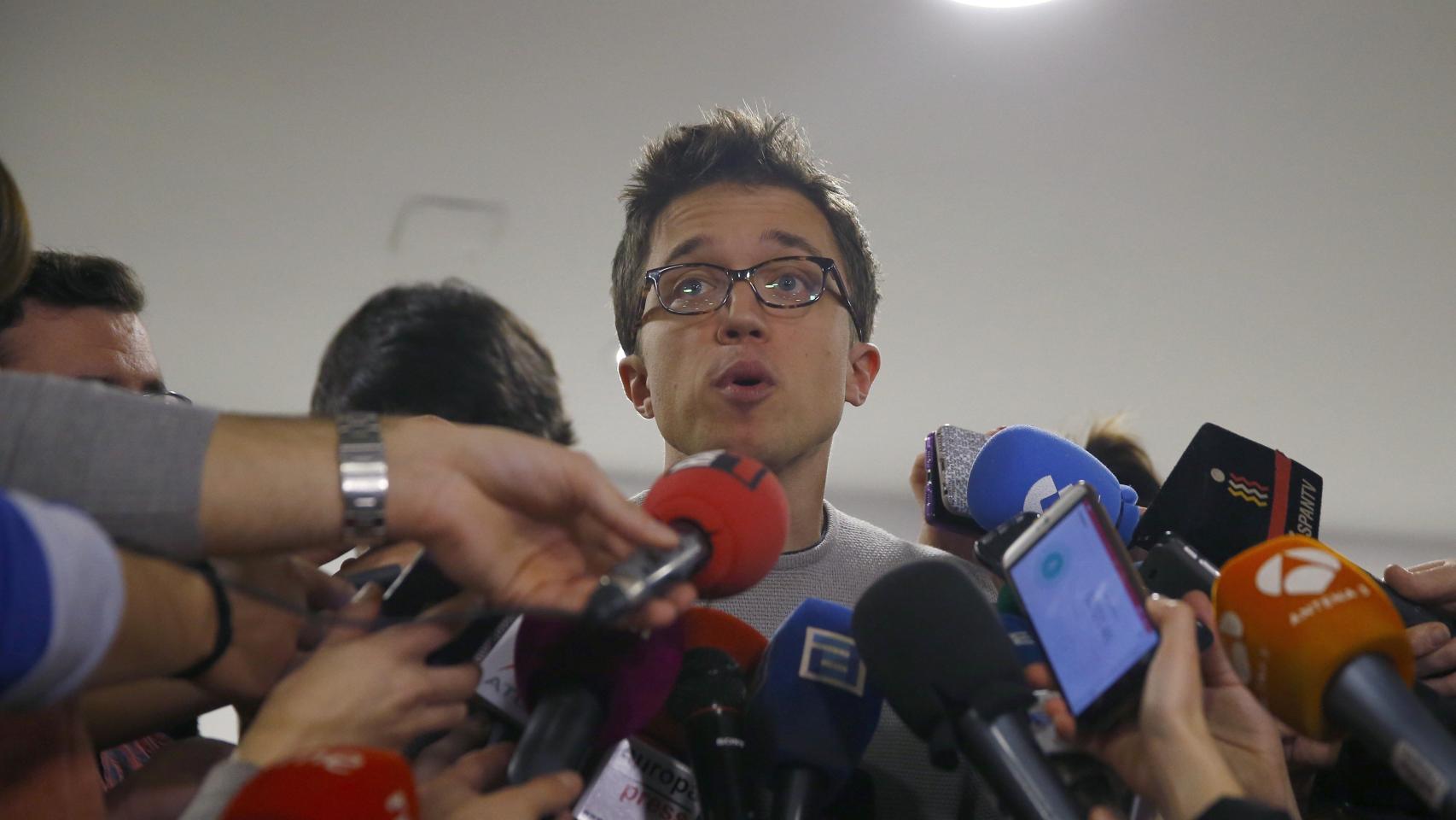 Errejón atiende a los medios al finalizar el Consejo Ciudadano.