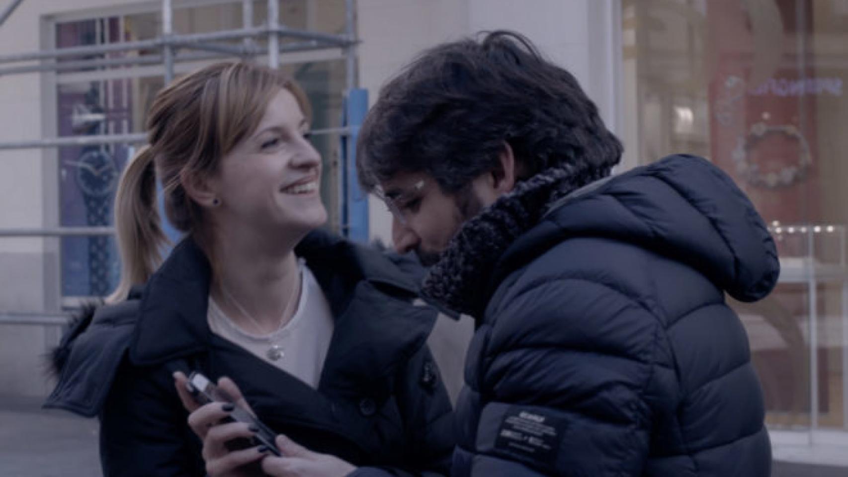 Jordi Évole usando el móvil en uno de sus programas.