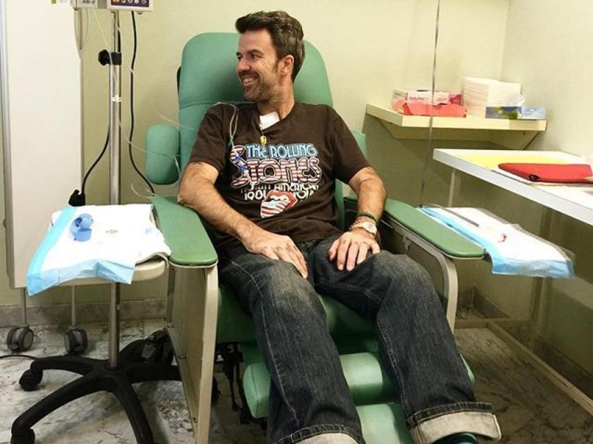 Durante una de sus sesiones de quimioterapia en el hospital.