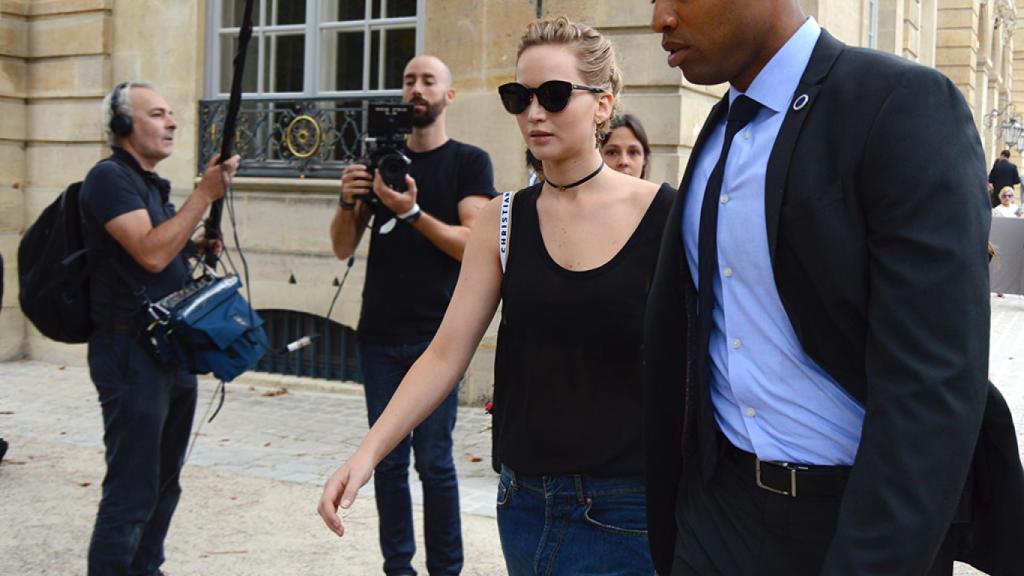 Jennifer Lawrence de Dior en París Fashion Week. | Foto: Fabrizzio Morales-Angulo.