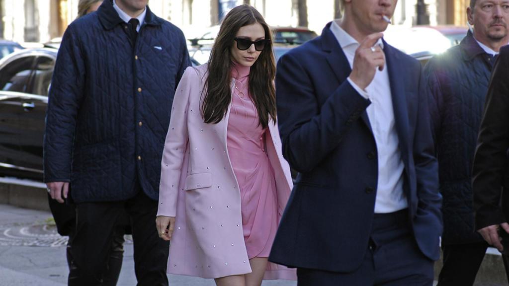 Elizabeth Olsen de MiuMiu en París Fashion Week. | Foto: Fabrizzio Morales-Angulo.