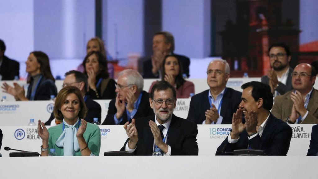 Rajoy, entre María Dolores de Cospedal y Fernando Martínez-Maillo.