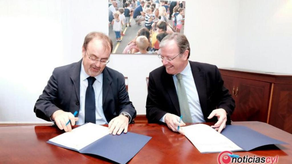 Foto firma convenio