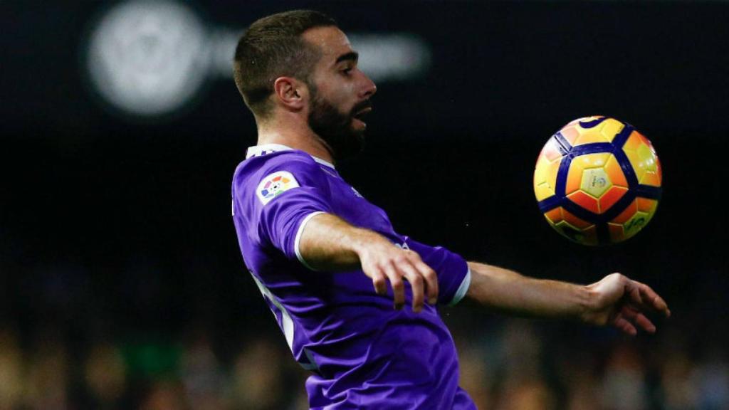 Carvajal controla un balón