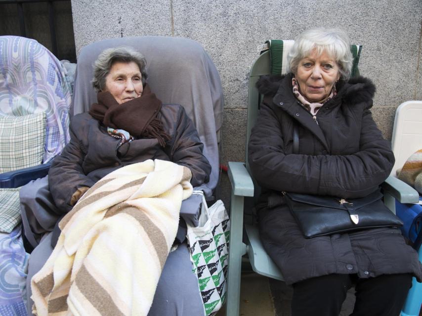 Paca y Angelines, frente a la cámara.