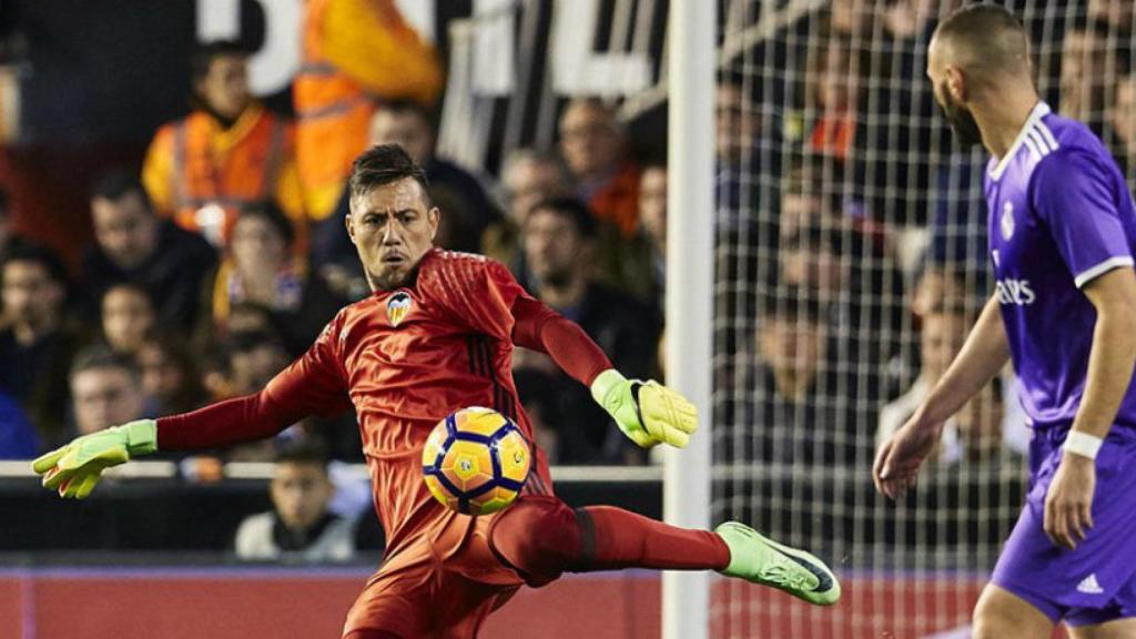 Diego Alves, ante el Real Madrid   Foto: Twitter (@valenciacf)