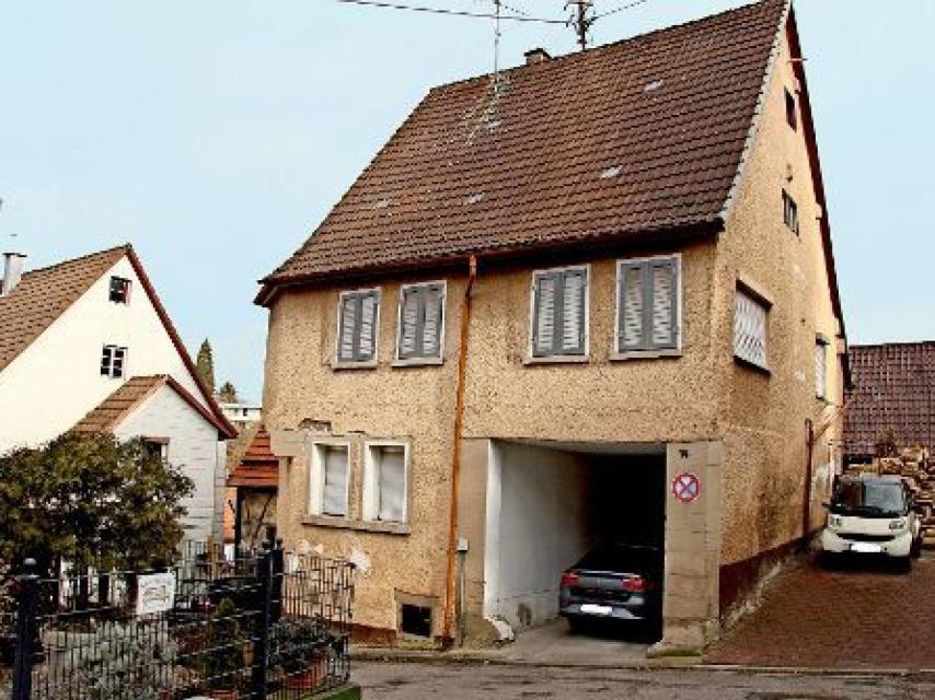 En esta casa en Aurich se encontraron los cuerpos de dos niños.