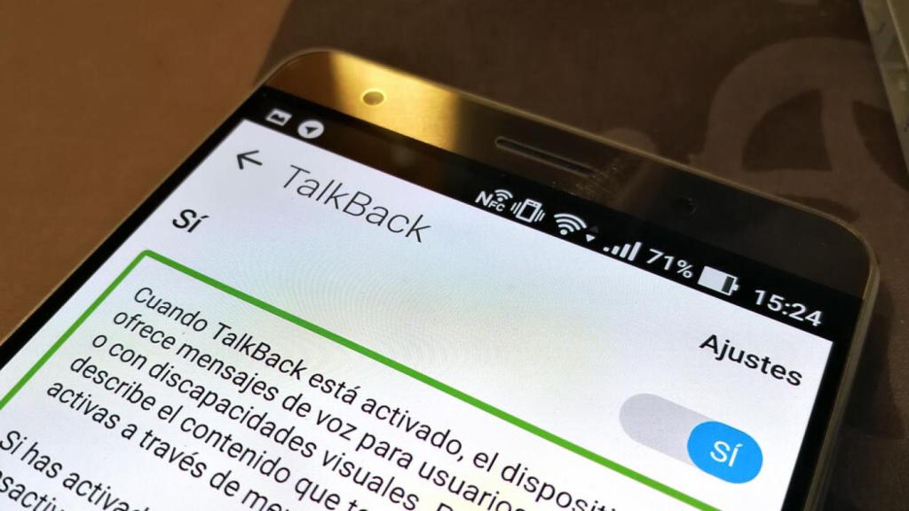 Evita que tu móvil hable al tocarlo: cómo salir del modo para invidentes