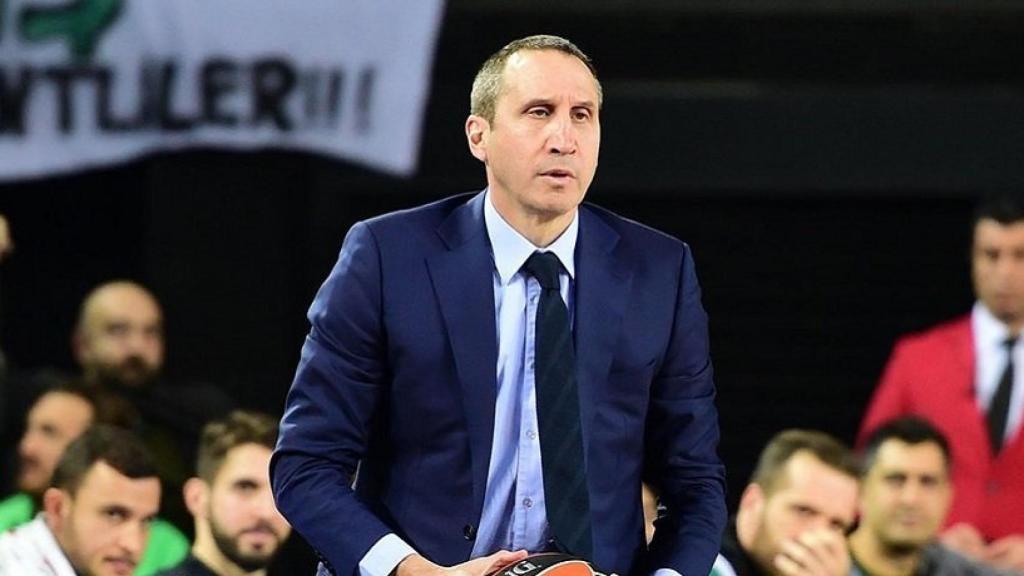 Blatt, entrenador del Darussafaka. Foto: @dackadogus