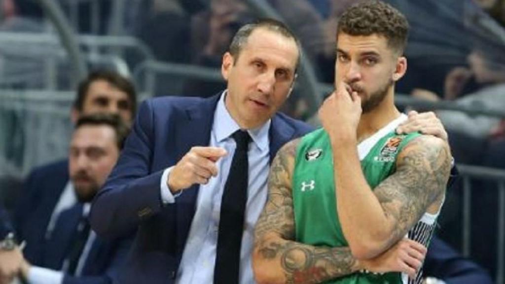 David Blatt y Scottie Wilbekin. Foto: darussafakadogusbasketbol.com