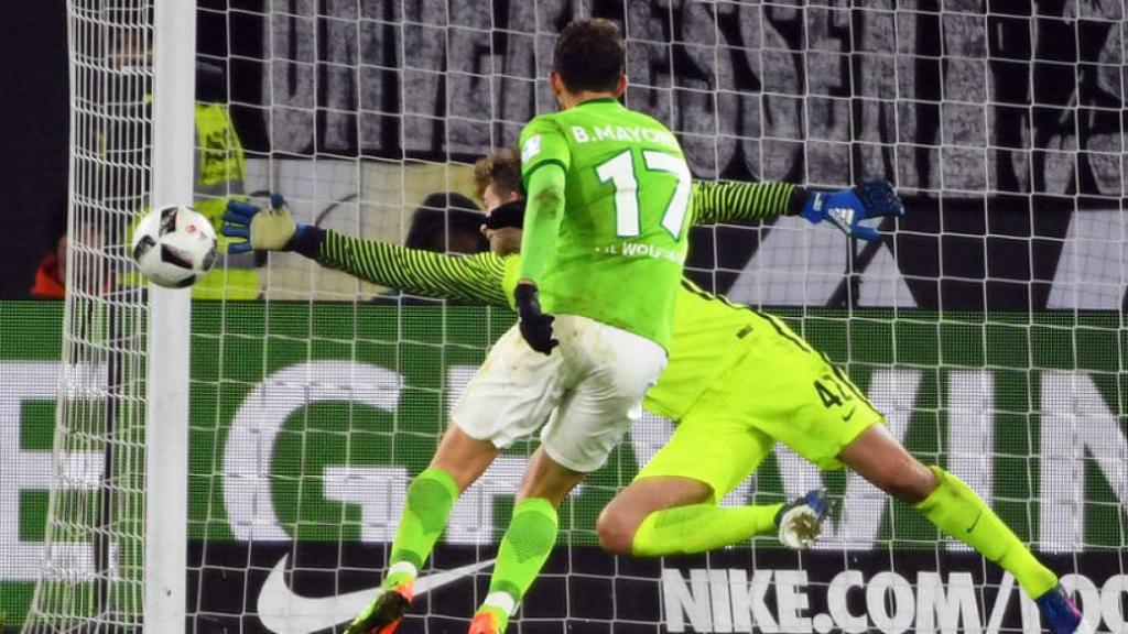 Mayoral, durante una acción en el partido ante el Werder Bremen. Foto: vfl-wolfsburg.de