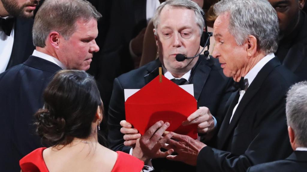 Warren Beatty, en el momento de la confusión de las tarjetas.