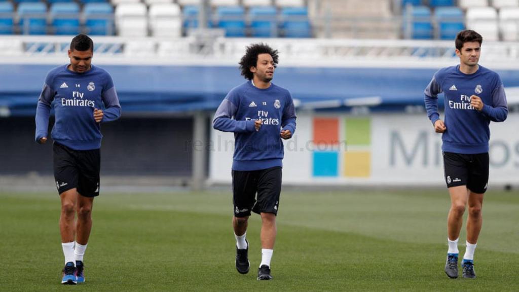 Casemiro, Marcelo y Enzo haciendo carrera contínua