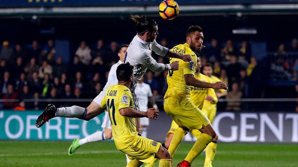 Gareth Bale rematando a puerta