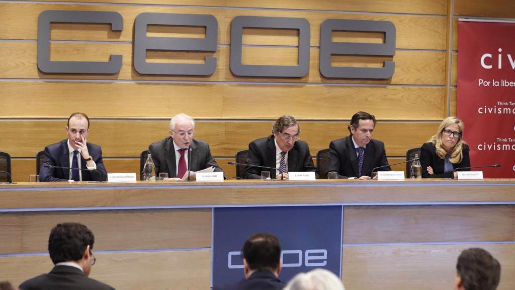 Juan Rosell (c), José Mª Rotellar (i), Julio Pomés (2i), Juan Pablo Lázaro (2d), y Rocío Albert.