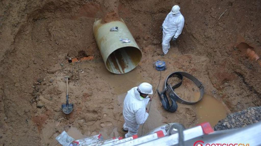 valladolid-averia-tuberia-avenida-de-zamora-agua-3