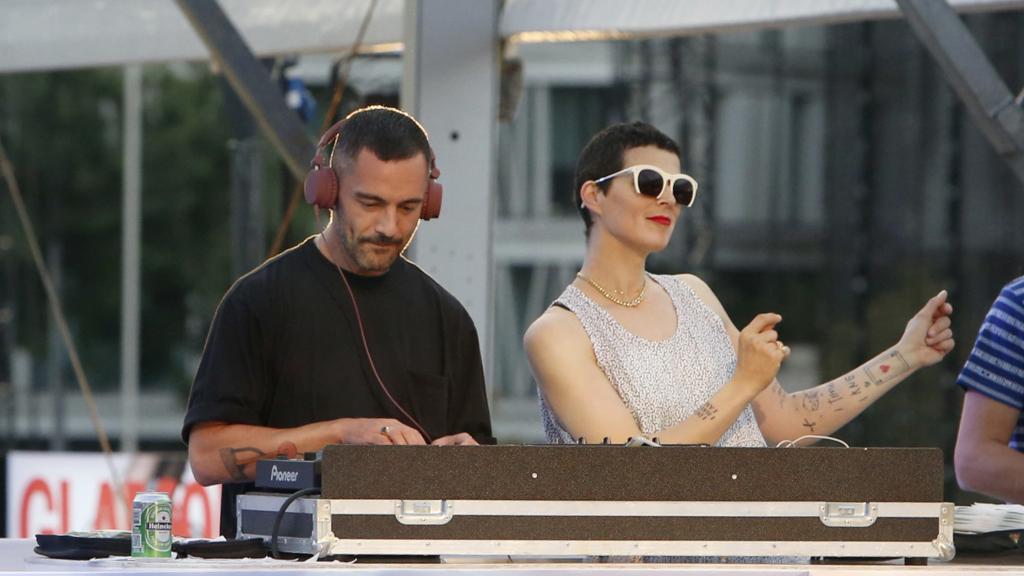 David Delfín y Bimba Bosé en una de sus sesiones de DJ juntos.