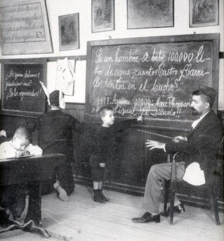 Castigos en una escuela de principios del siglo XX.
