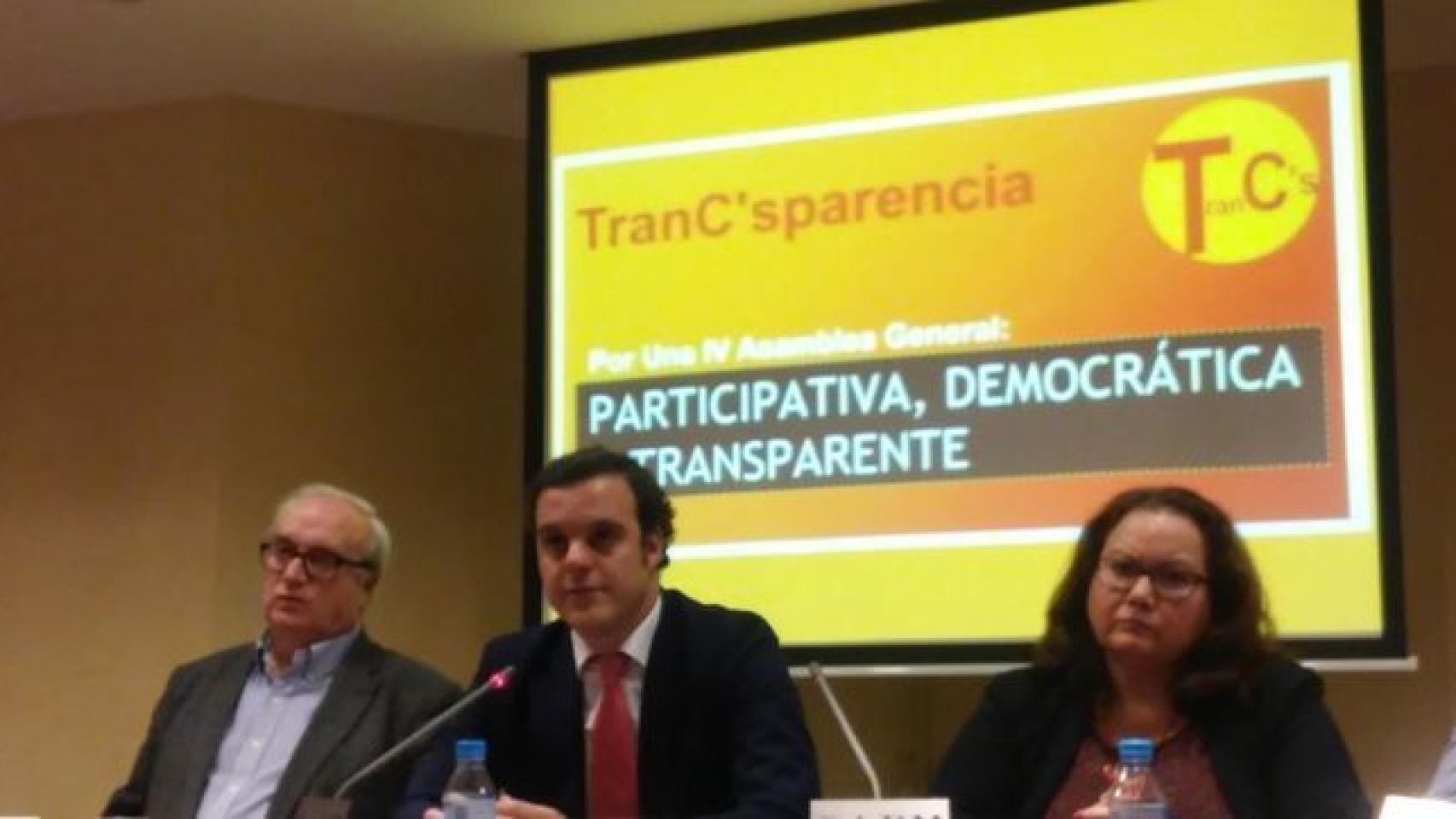 Los coordinadores de TranC'sparencia en una rueda de prensa en Madrid.