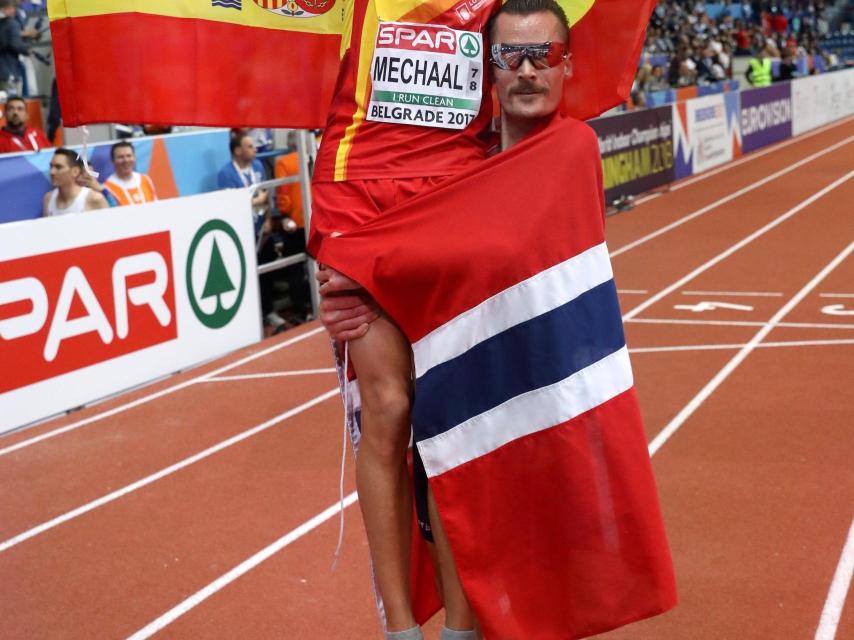 Adel Mechaal celebra su título europeo en Belgrado.