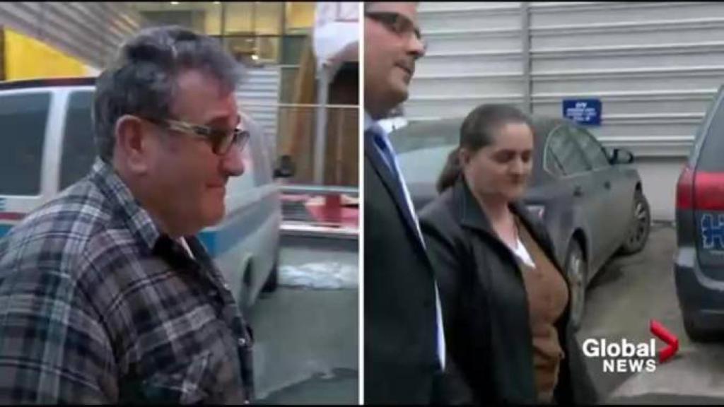 El matrimonio Radita, accediendo al juzgado.