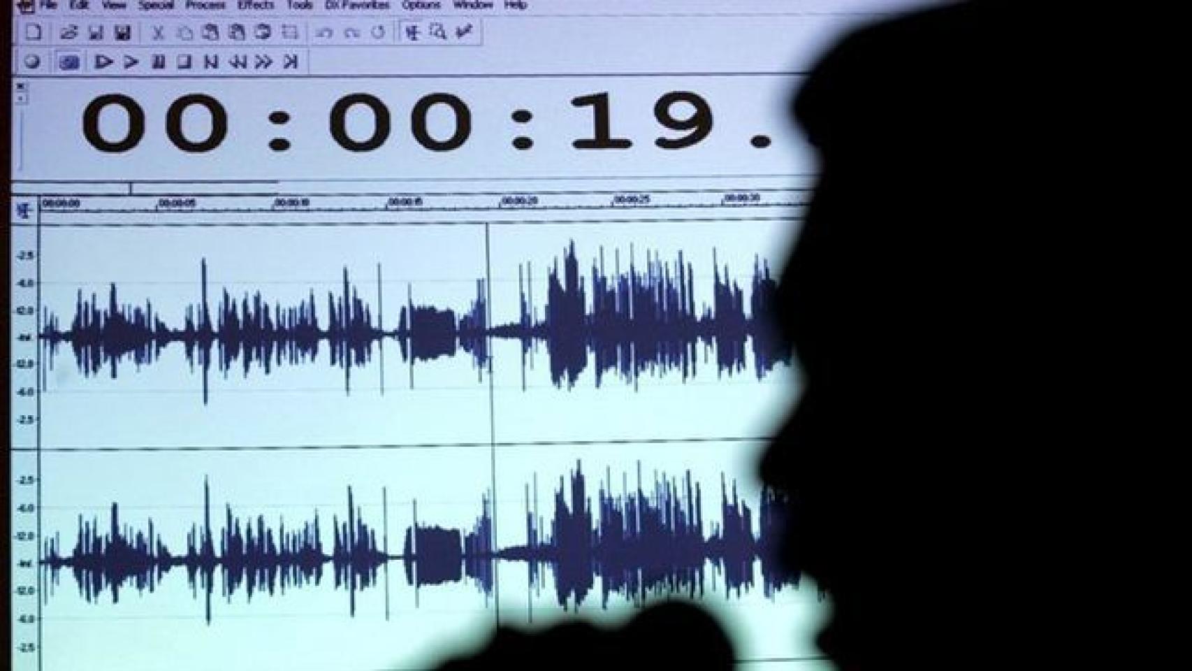 Un ordenador registra una escucha telefónica