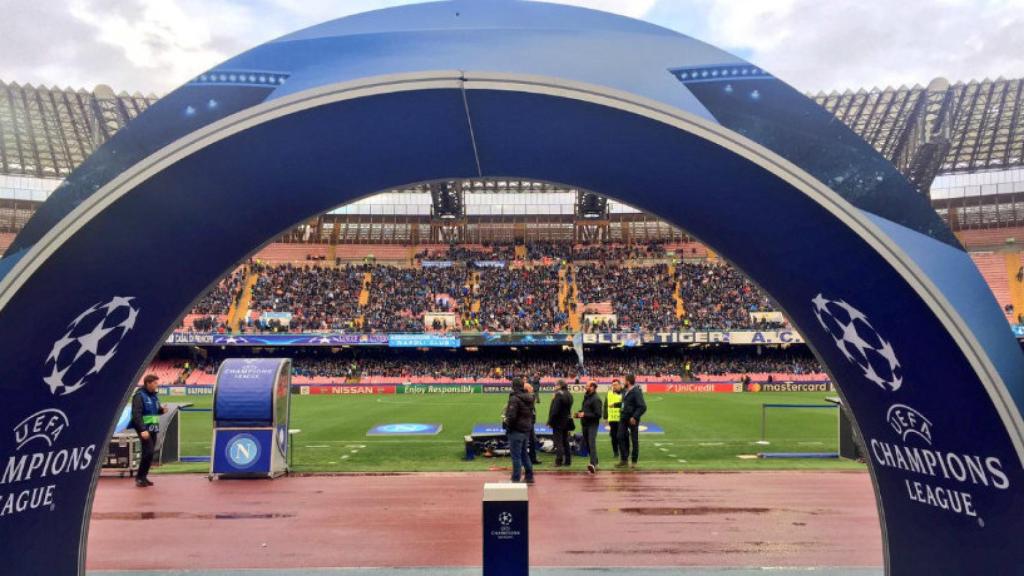 San Paolo esperando al Madrid. Foto: Twitter (@sscnapoli)