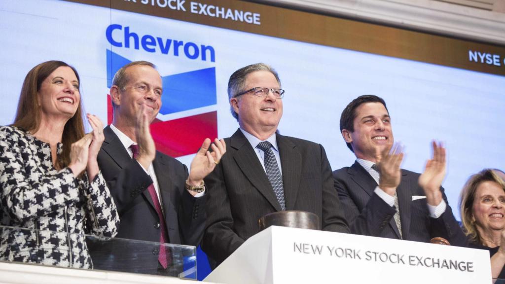 Directivos de Chevron en bolsa.