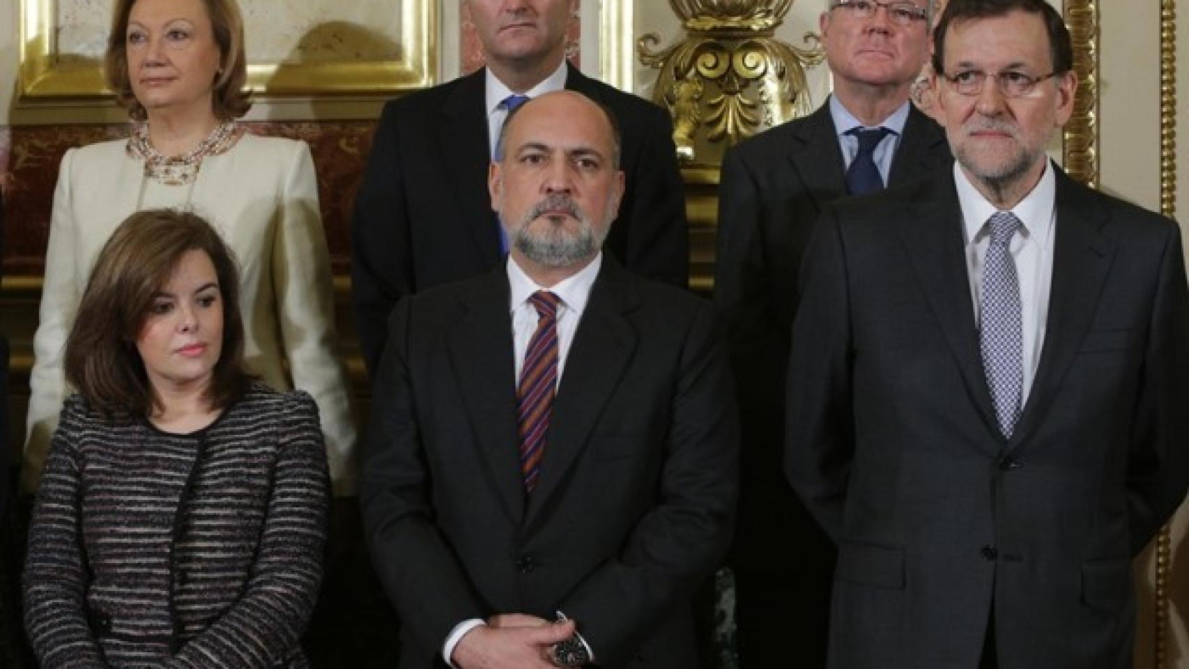 Sáenz de Santamaría, junto al presidente del TC y el presidente del Gobierno