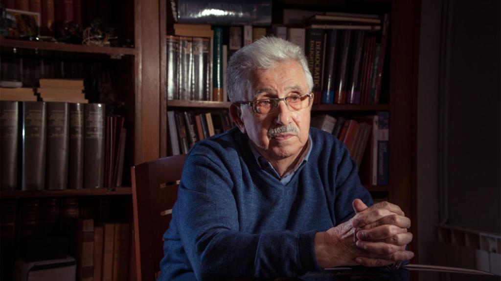 Fue alumno de Jaime Vicens Vives y Ferrán Soldevila.