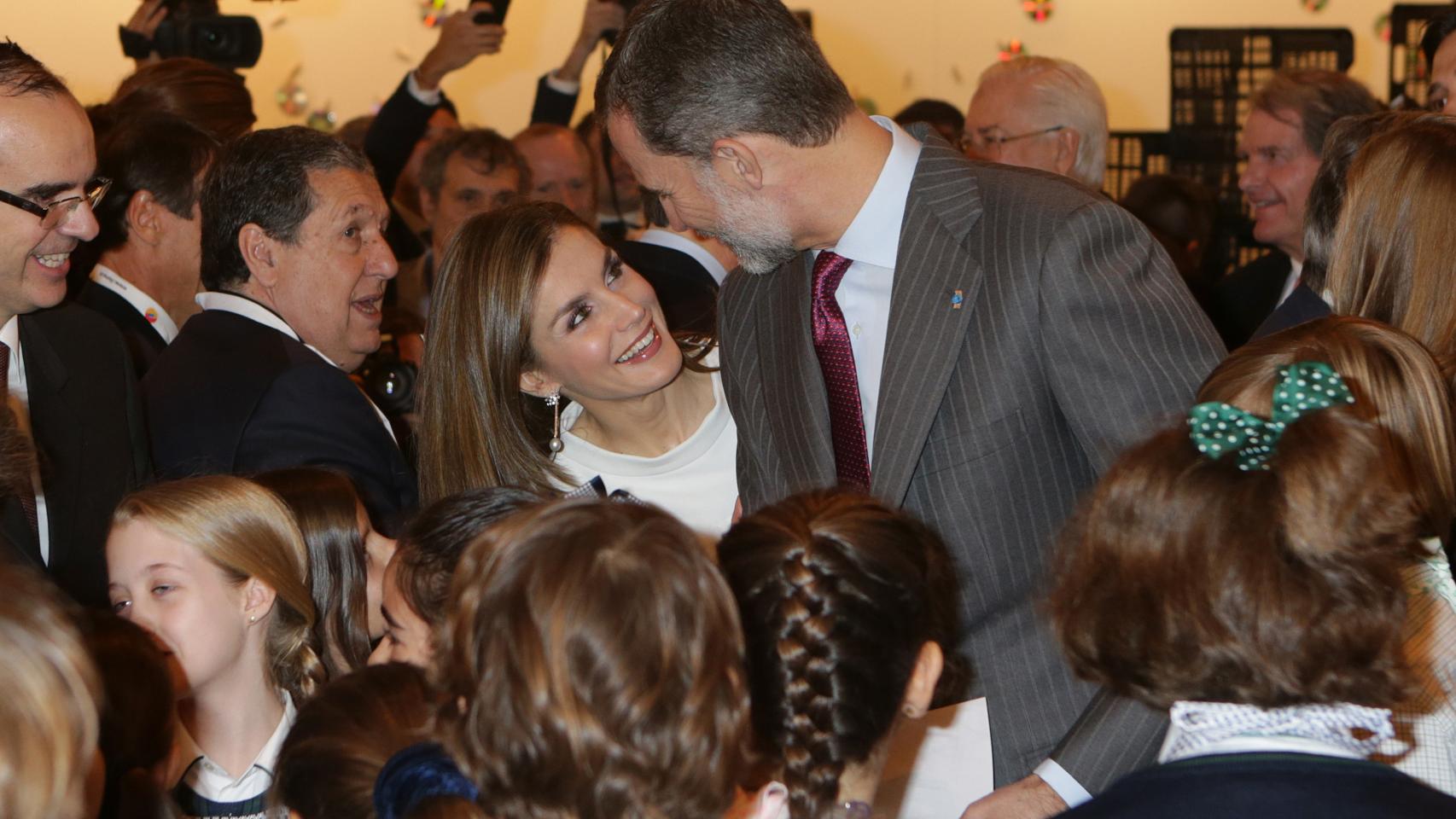 Los reyes Felipe y Letizia, durante su visita a ARCO.