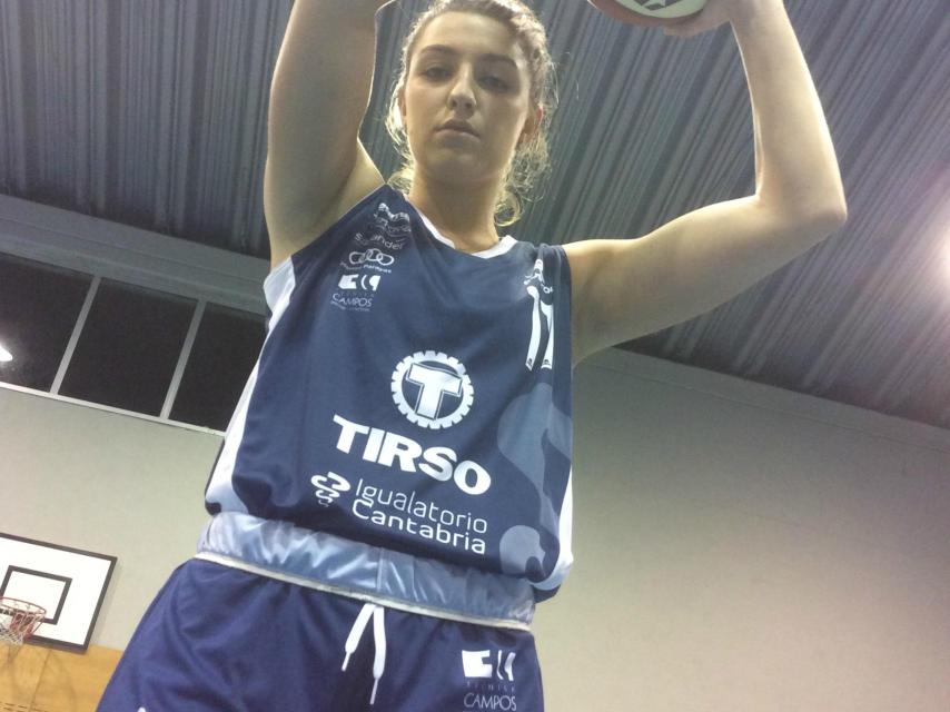 Lindsay Stockton es base, como su padre lo fue en Utah Jazz.