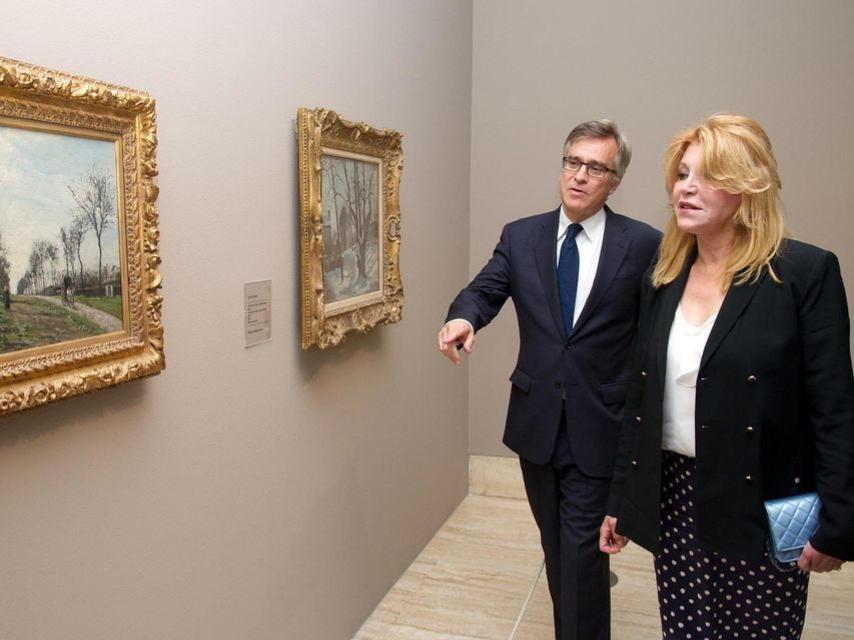 Guillermo Solana y Carmen Cervera, en la exposición de Camille Pissarro, en 2013.