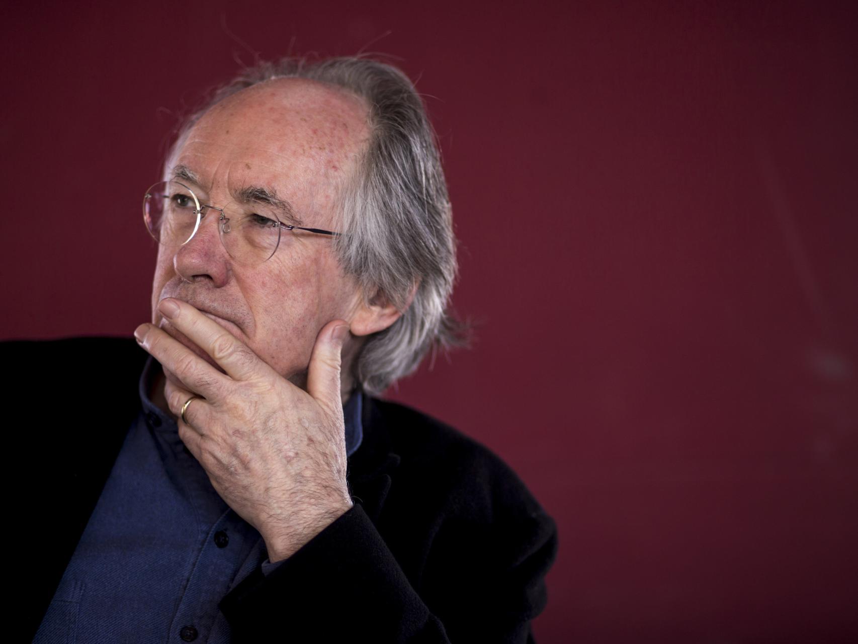 El autor Ian McEwan.