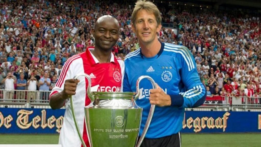 Finidi y Van der Saar. Foto: ajax.nl