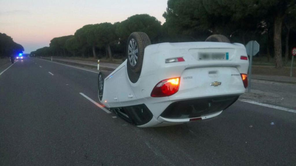 vuelco-coche-carretera-rueda-valladolid2