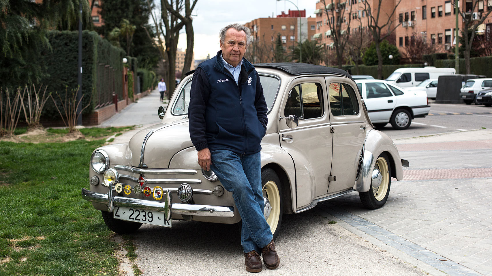 Enrique Marín y su Renault 4/4 descapotable.