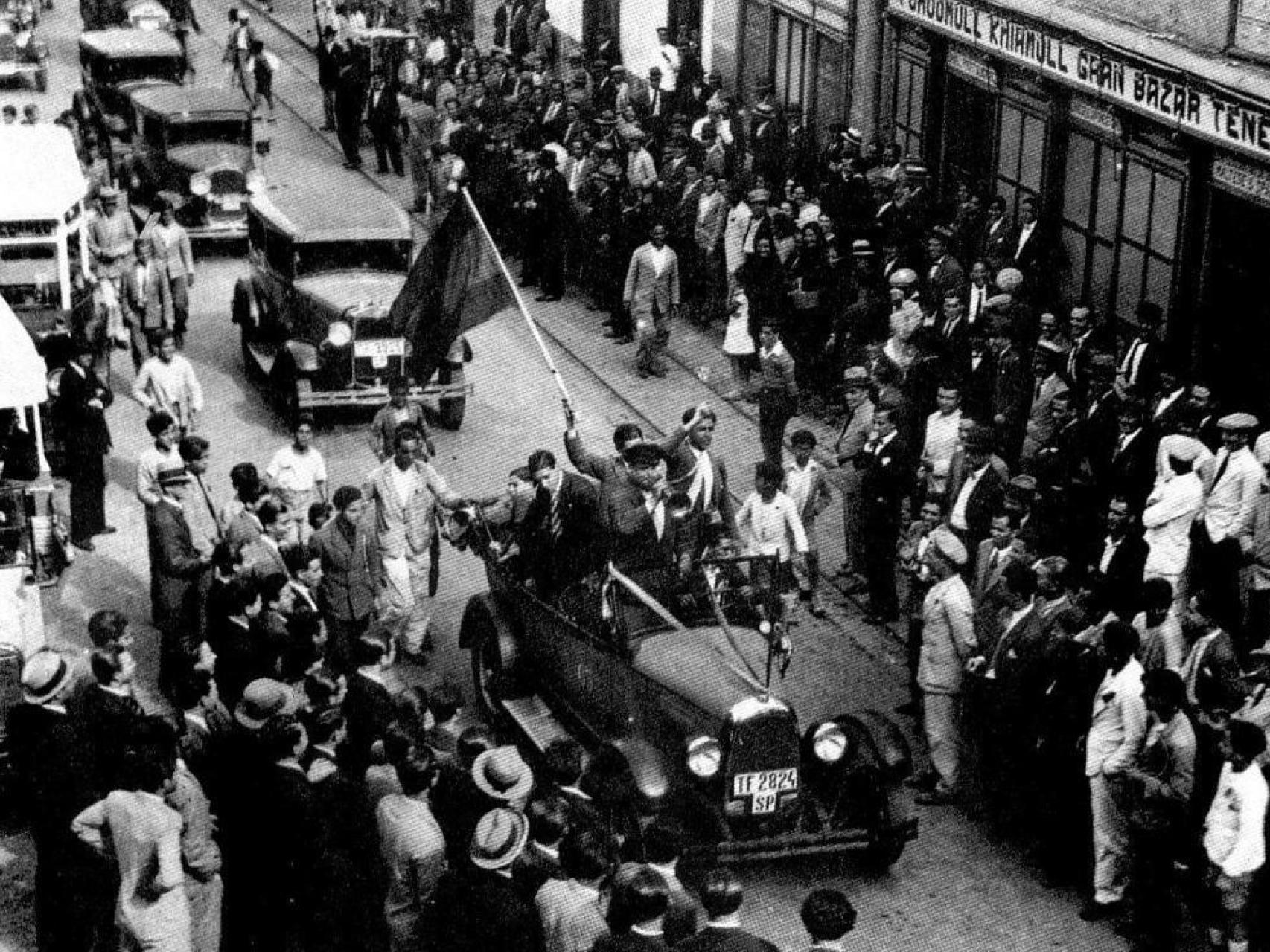 Celebraciones por la victoria del Frente Popular en 1936.