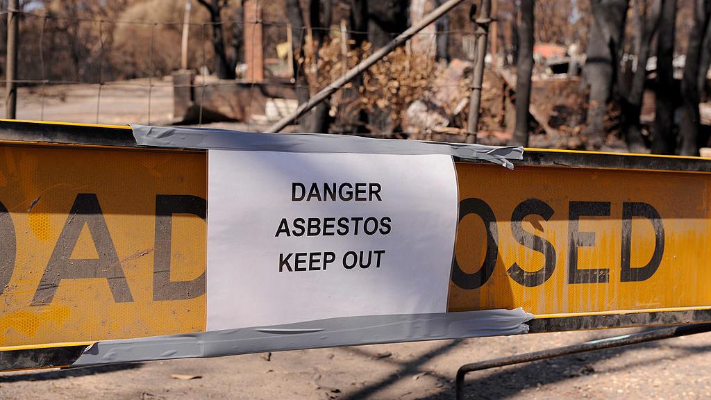 Un cartel advirtiendo de amianto en Wondong, Australia.