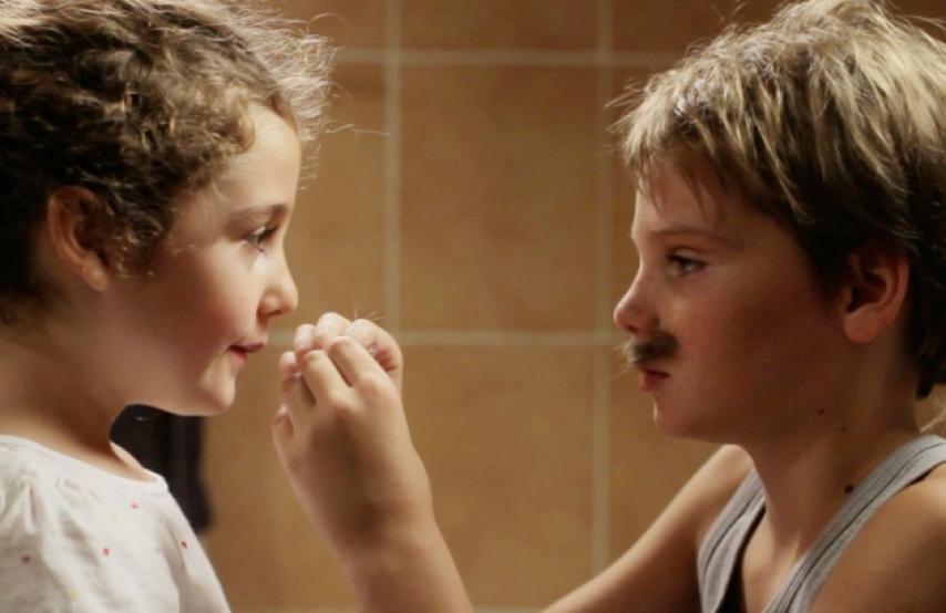 Fotograma de Tomboy, dirigida por Céline Sciamma, un filme sobre infancia y transgénero.