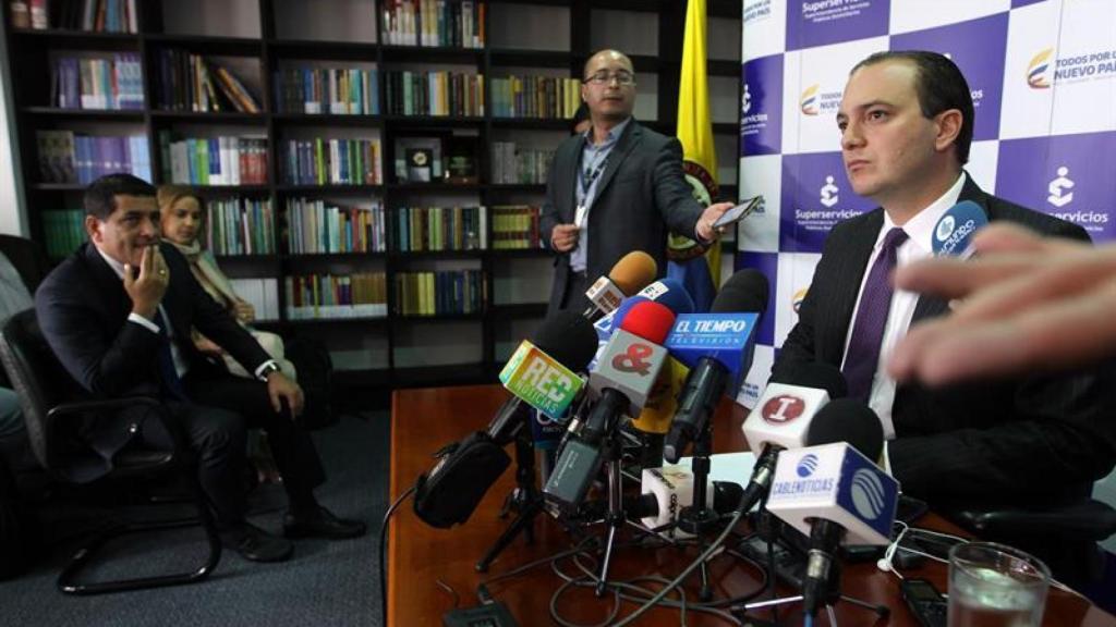 Rueda de prensa explicando la liquidación de Electricaribe.