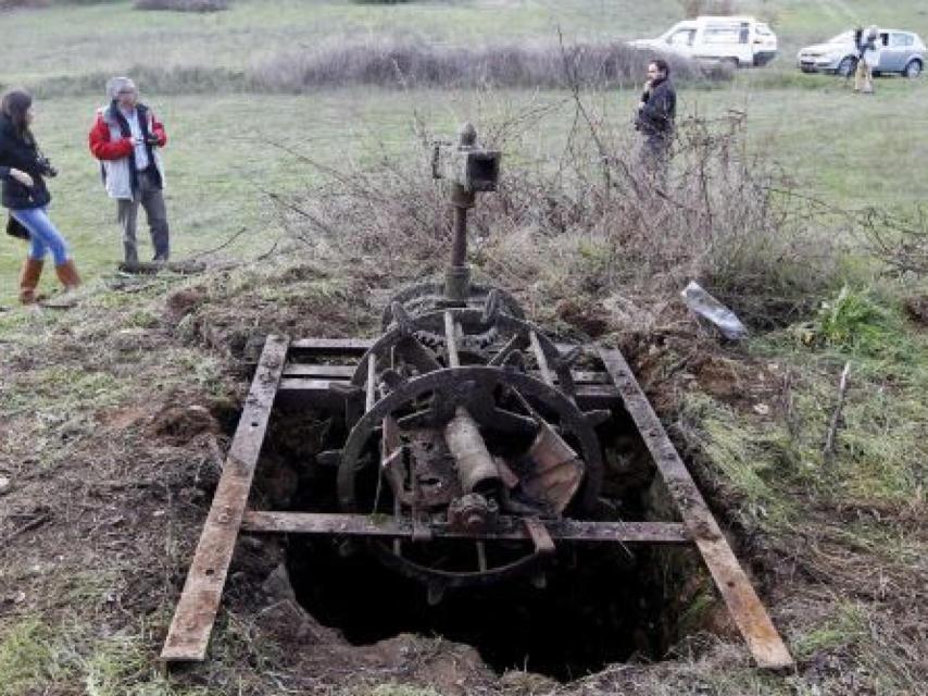 El pozo al que Raúl arrojó los cuerpos decapitados de Adolfina y de Algeli.