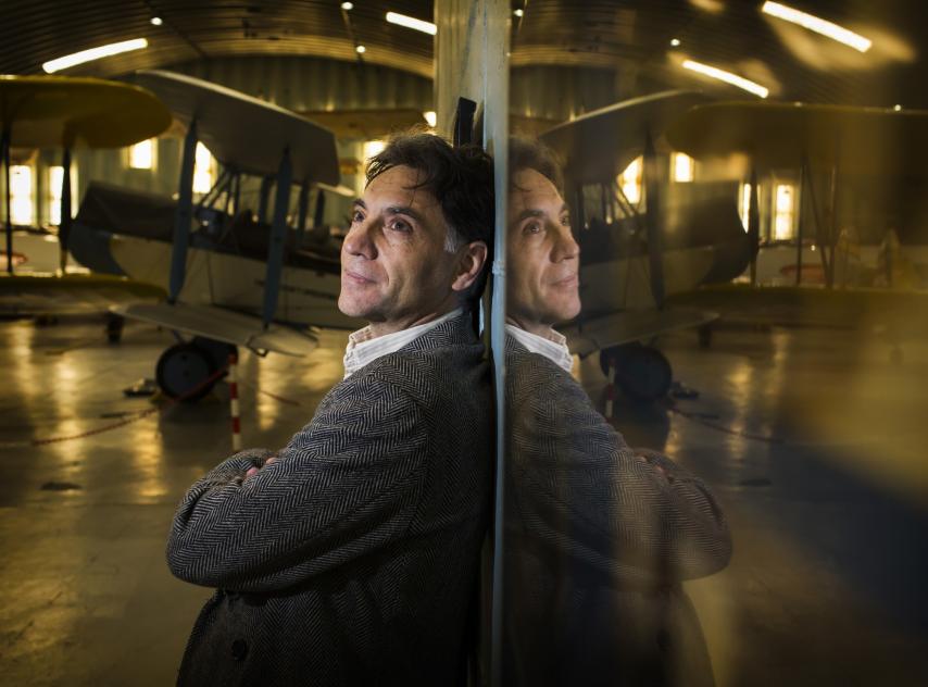 Antonio Iturbe, el autor de A cielo abierto y de La bibliotecaria de Auschwitz.