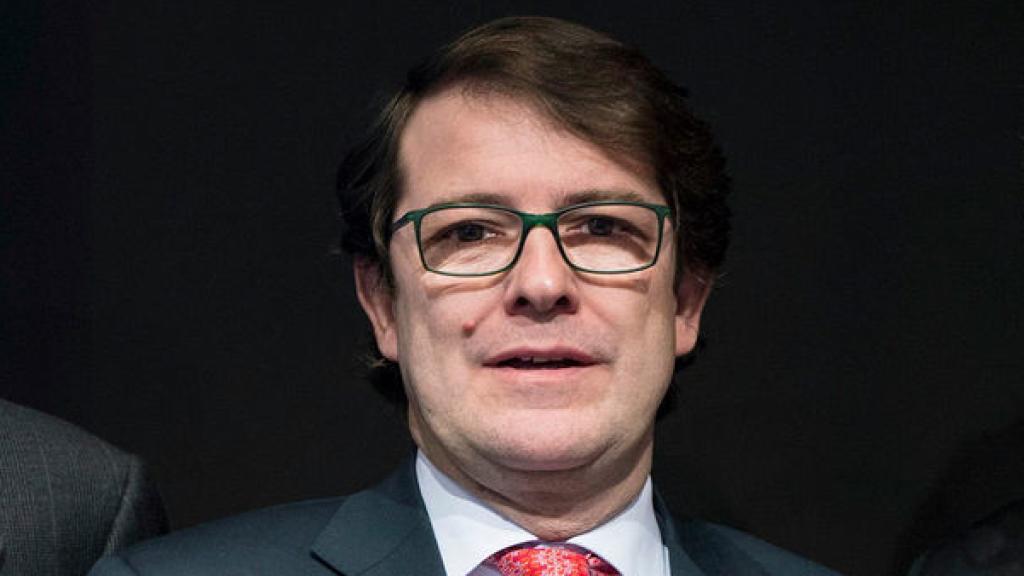 Alfonso Fernández Mañueco (i) y Antonio Silván (d).