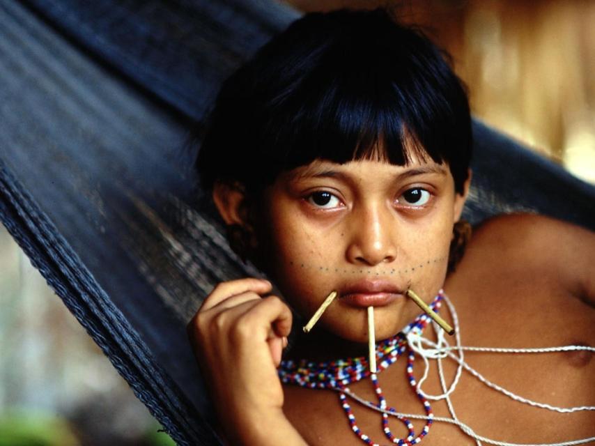 Una joven yanomamö, seguramente ya en edad de casarse.