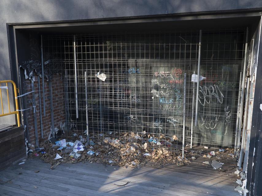 Uno de los frentes todavía en un estado primitivo de la obra.