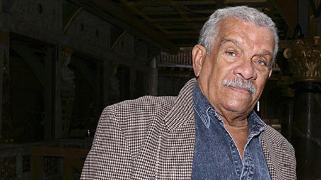 Image: Muere el poeta Derek Walcott